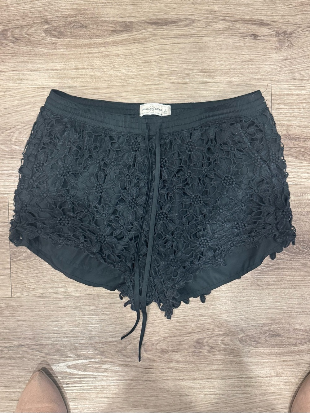 ✨4 for 25✨ Abercrombie & Fitch Women’s Black Crochet Lace Overlay Shorts